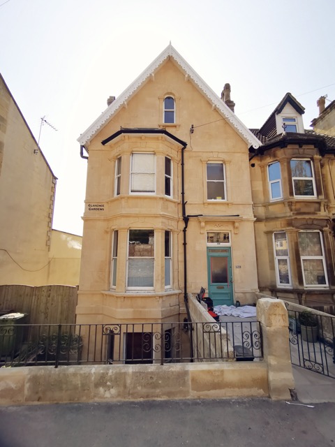 Bath stone cleaning in bath